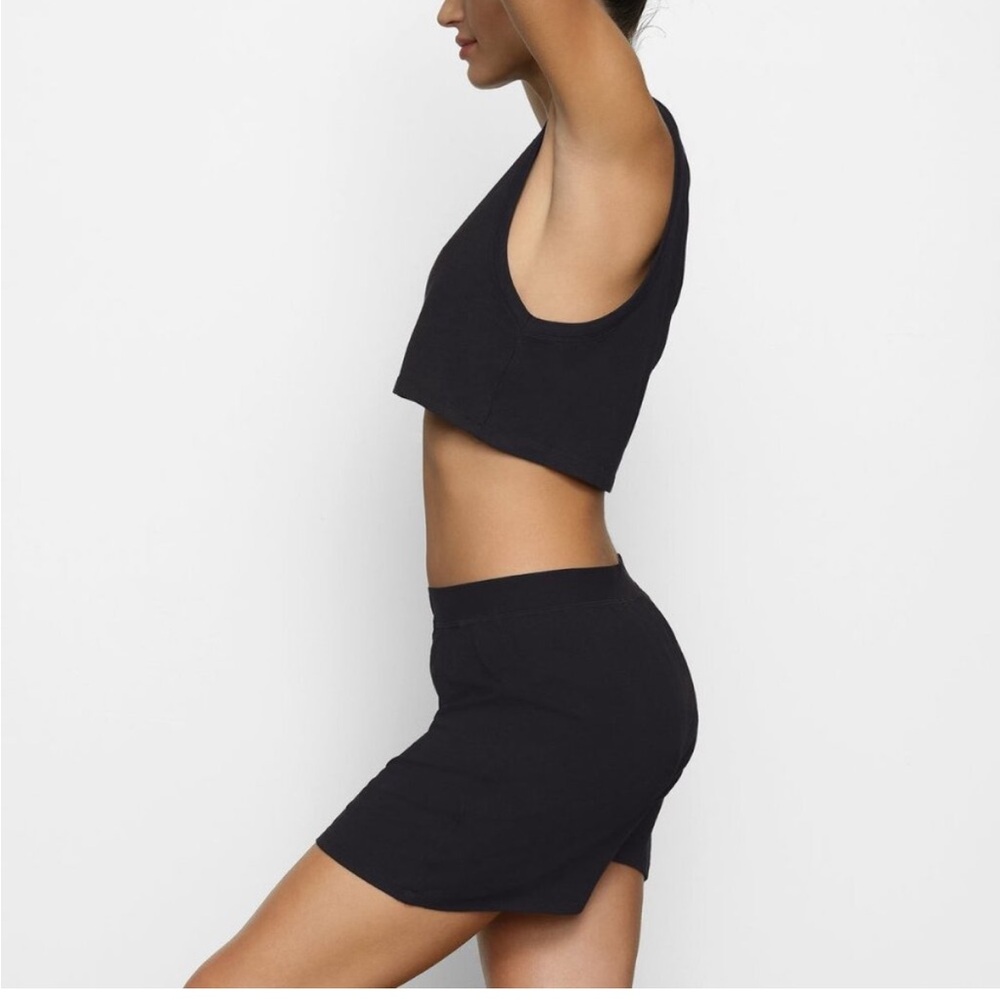 SKIMS Boyfriend Loose Boxer in Onyx - Picture 2 of 5